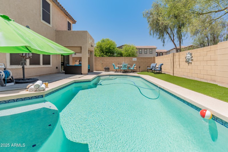 18542 W Valerie Dr-46