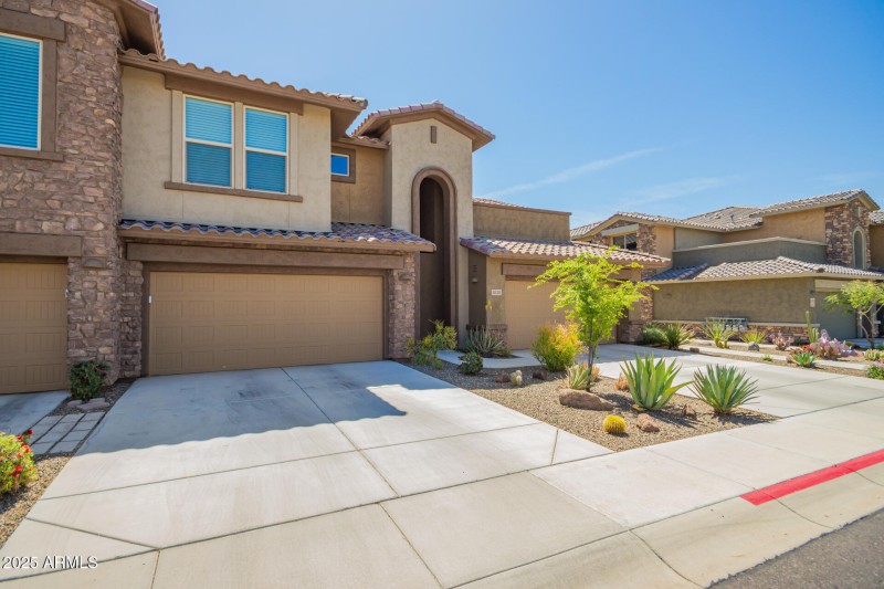 Hard to find 2 car garage!