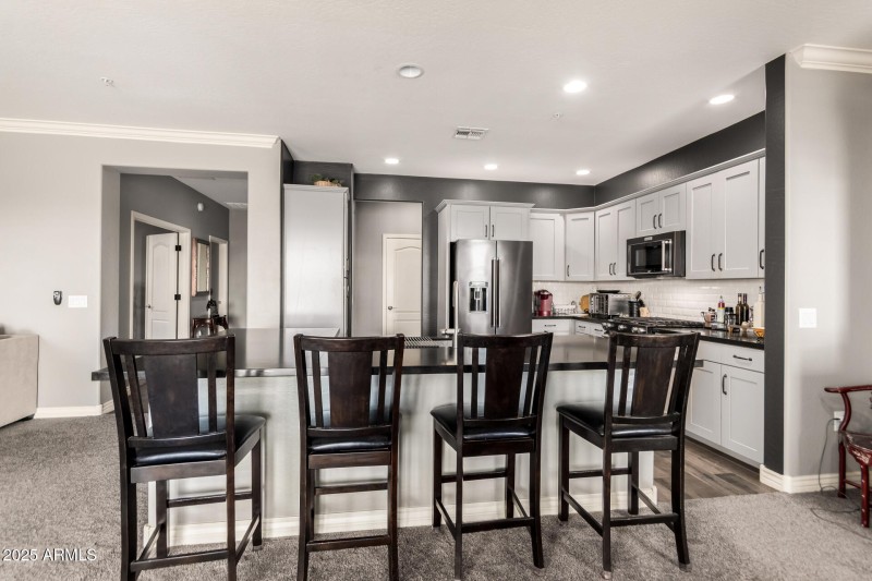 Huge island / breakfast bar.