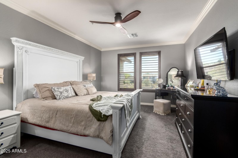 Nice size primary bedroom.