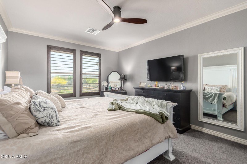 Wake up to gorgeous mountain views!