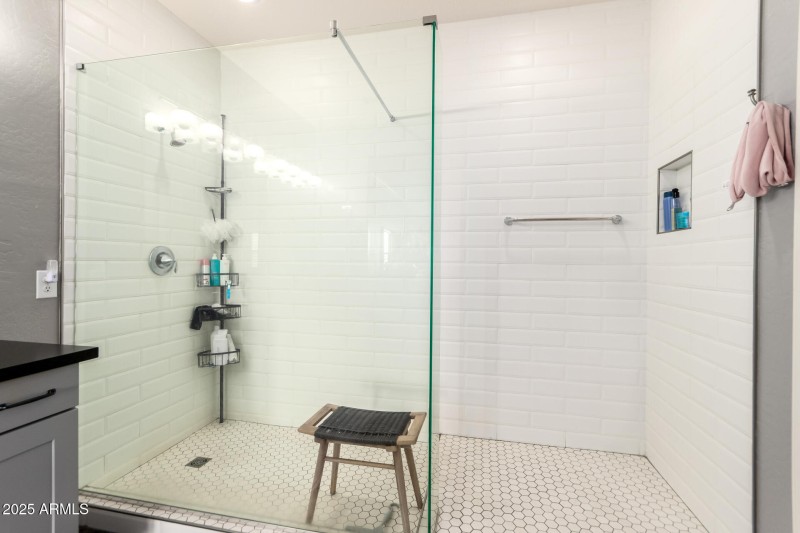 Fantastic primary bath shower!