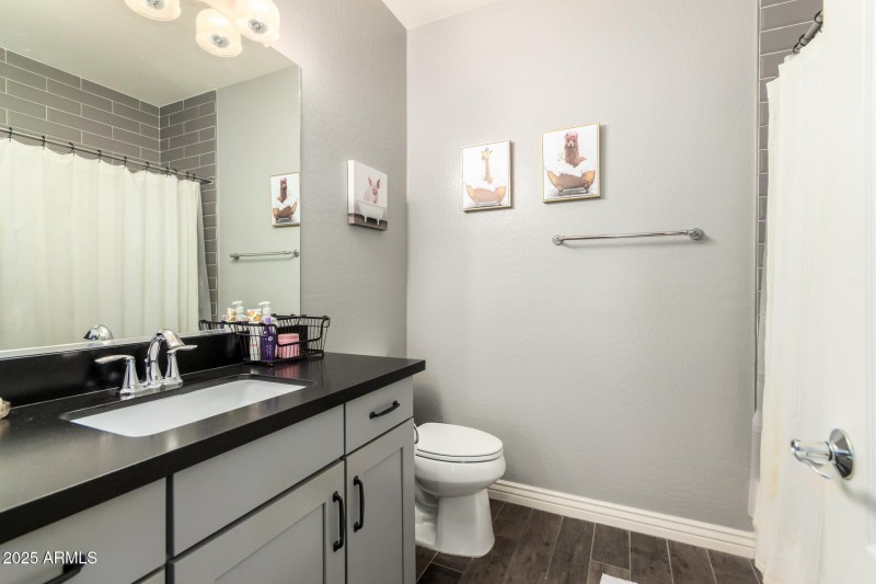 Guest bath w/ shower/tub combo.