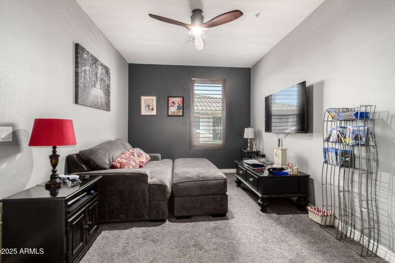 Gorgeous den / office or another bedroom