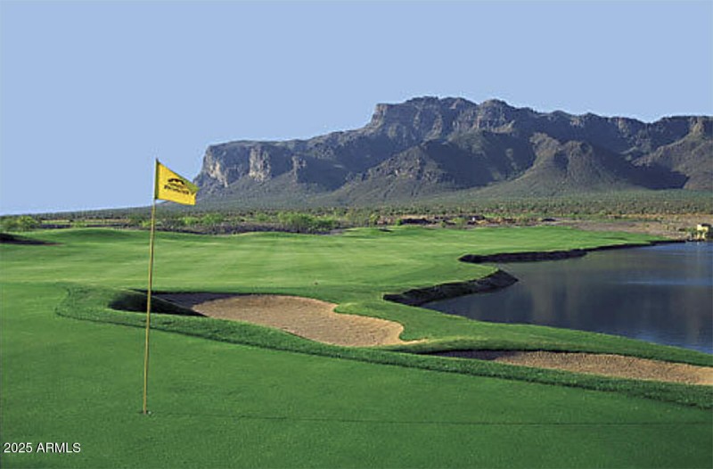 GolfCourseView