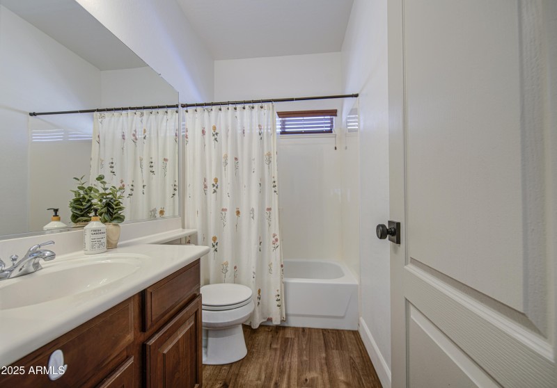 Bathroom 2-pic 1