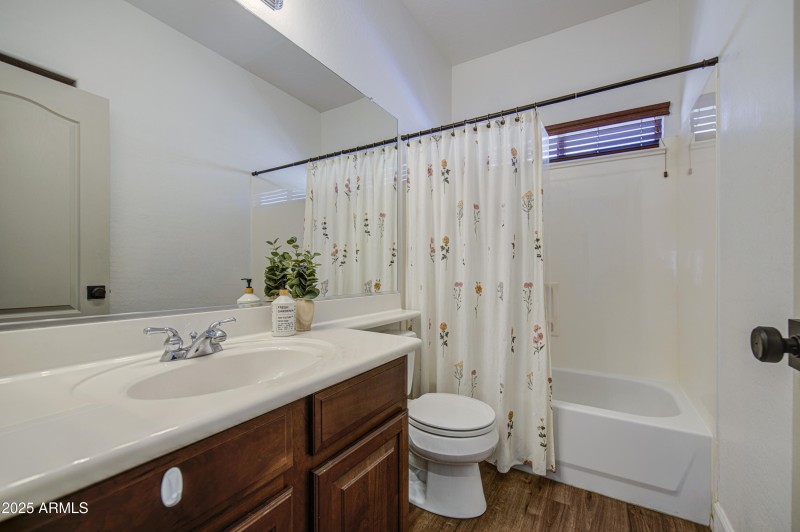 Bathroom 2-pic 2