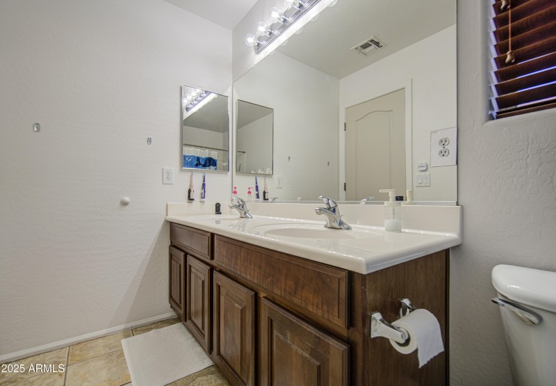 Bathroom 3-pic 3