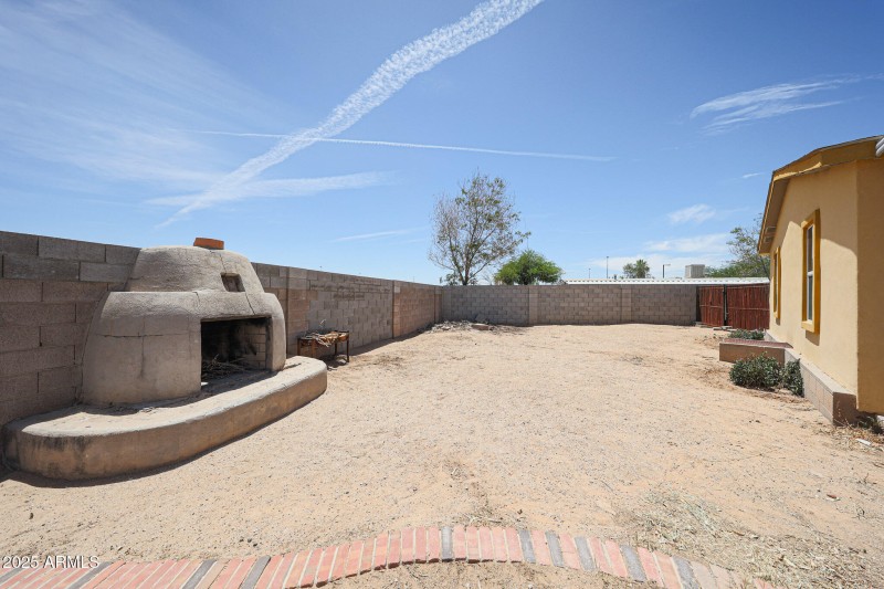 Outdoor fireplace