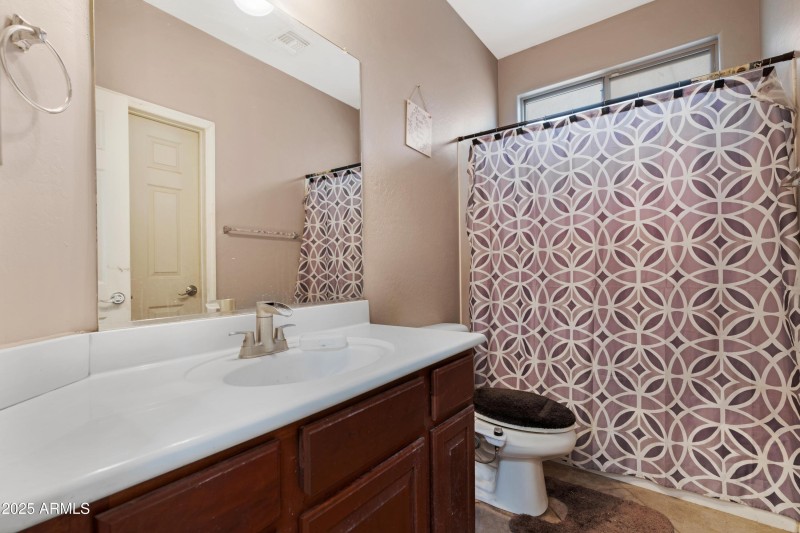 Downstairs Guest Bath-min