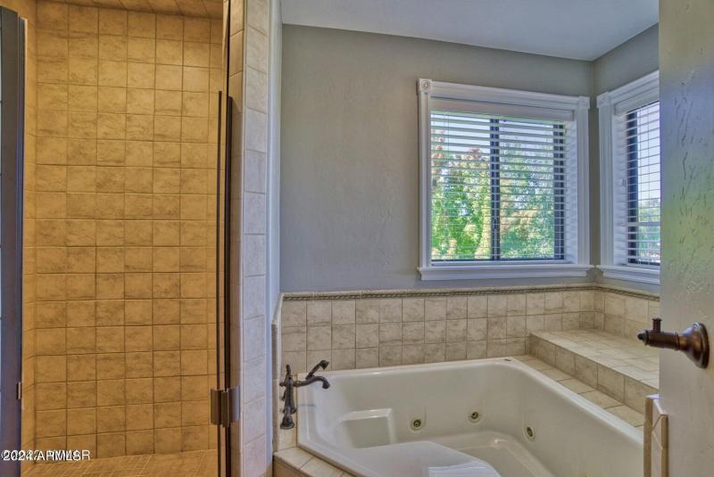 Suite 2 Tub