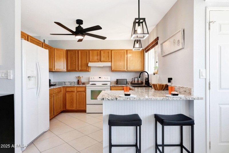 Kitchen/Breakfast Bar