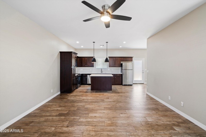 17-Dining Area
