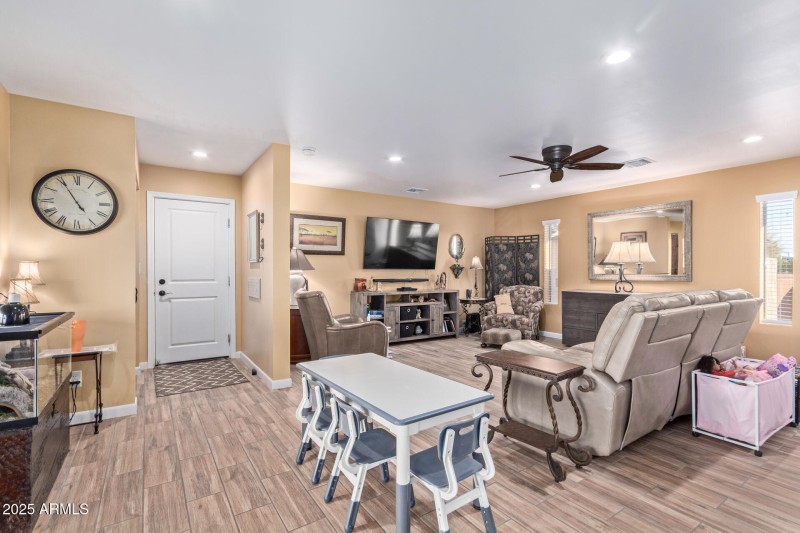 Huge family room to enjoy.