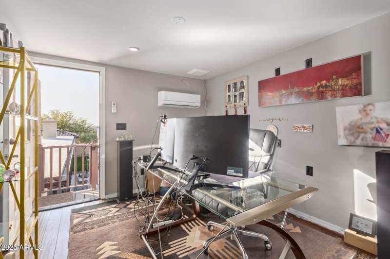 ho wouldn't want to work from home here?