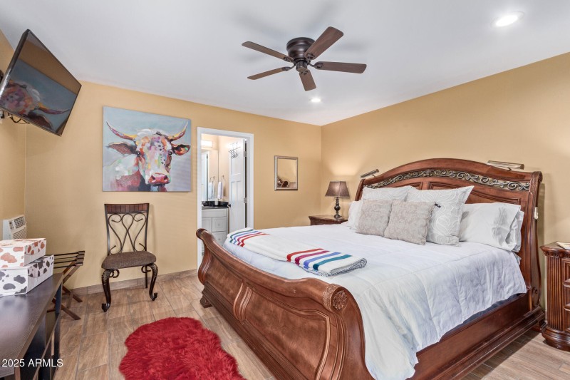 Guest room bedroom.