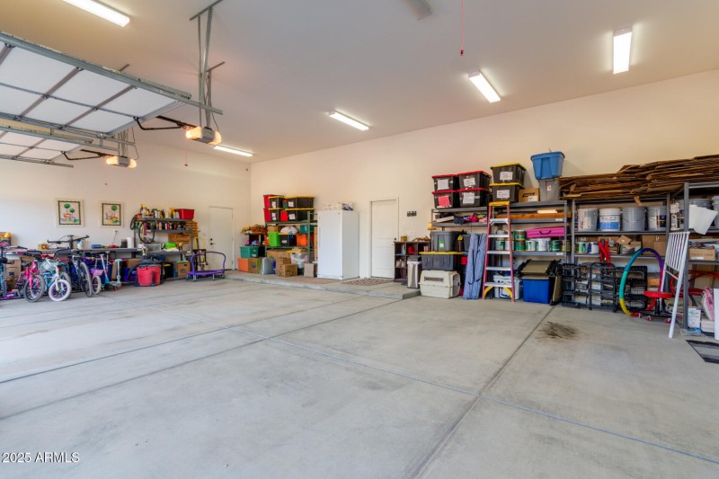 Garage can host 6 cars!