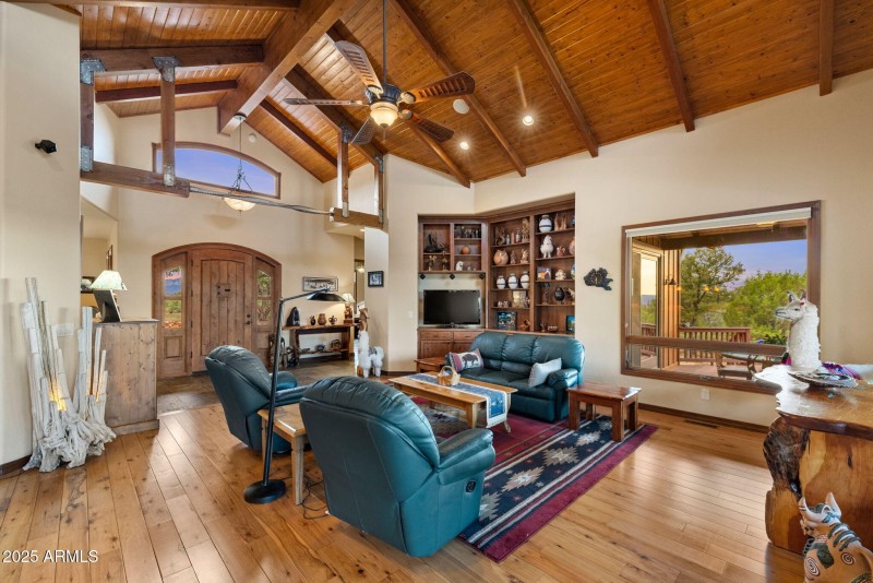 12-Living Room (1)