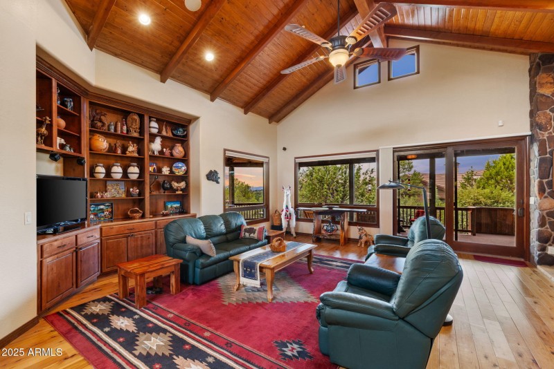 14-Living Room (3)