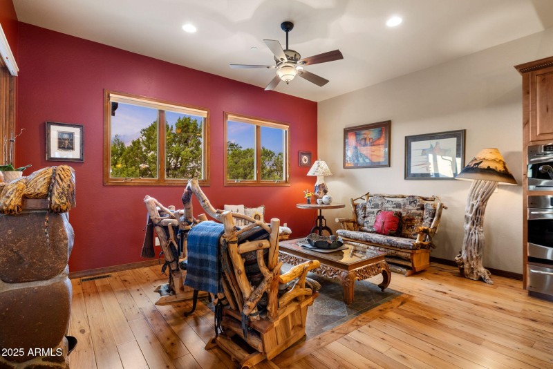 21-Family Room (1)