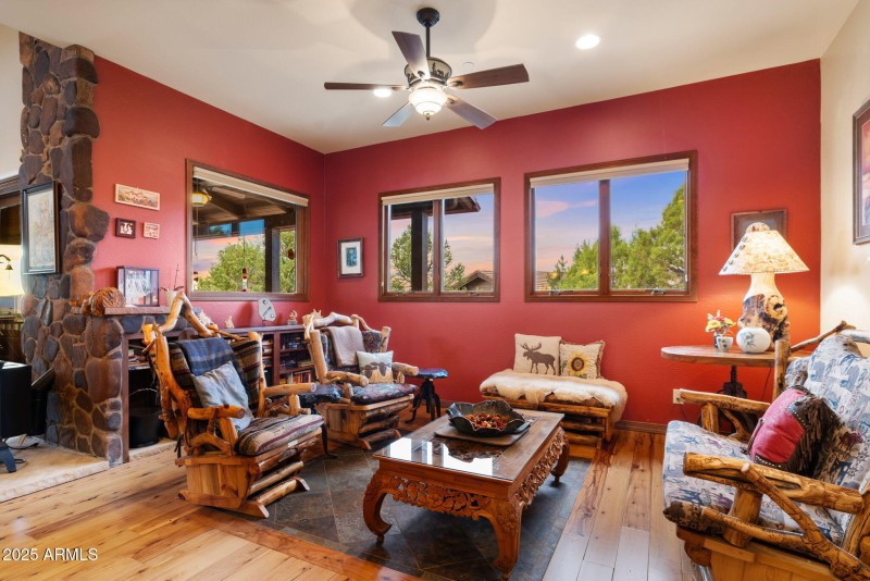 22-Family Room (2)