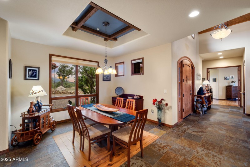 27-Dining Room (2)