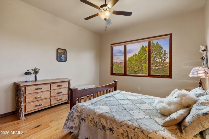 42-Bedroom 3 (2)