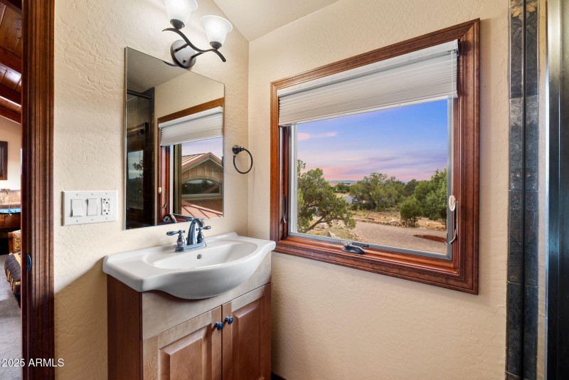 49-Bathroom 4 (2)