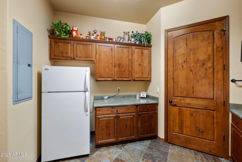 51-Laundry Room (2)