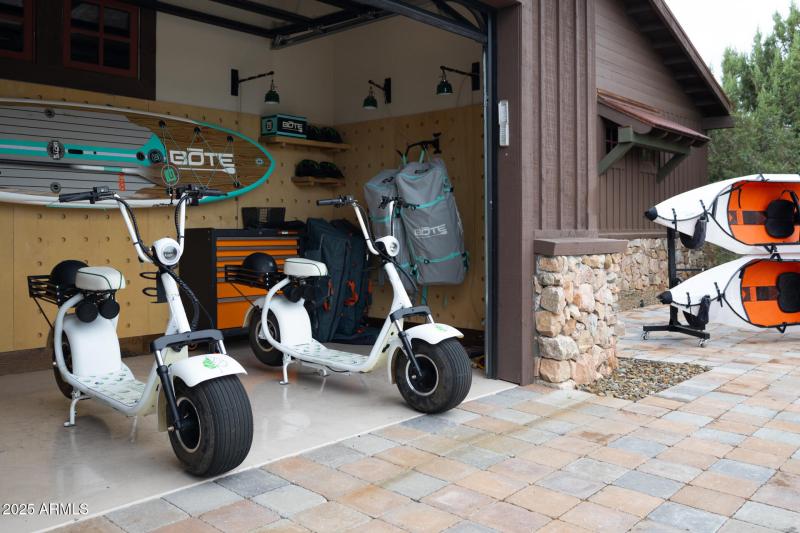 12_Outfitters