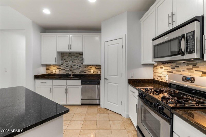 10-Kitchen