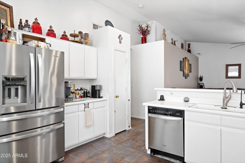 16-Kitchen