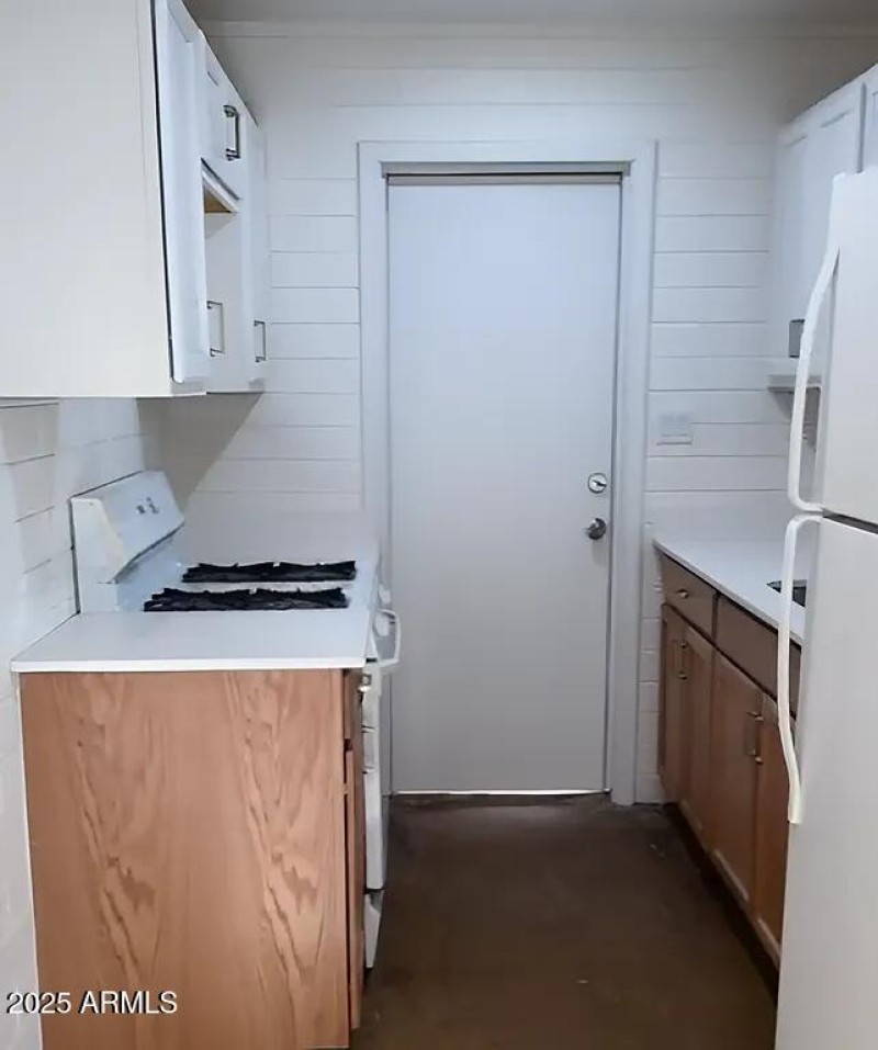 740 E Maryland 3 - Kitchen