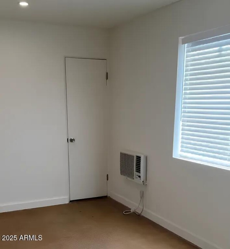740 E Maryland 3 - Living area 2