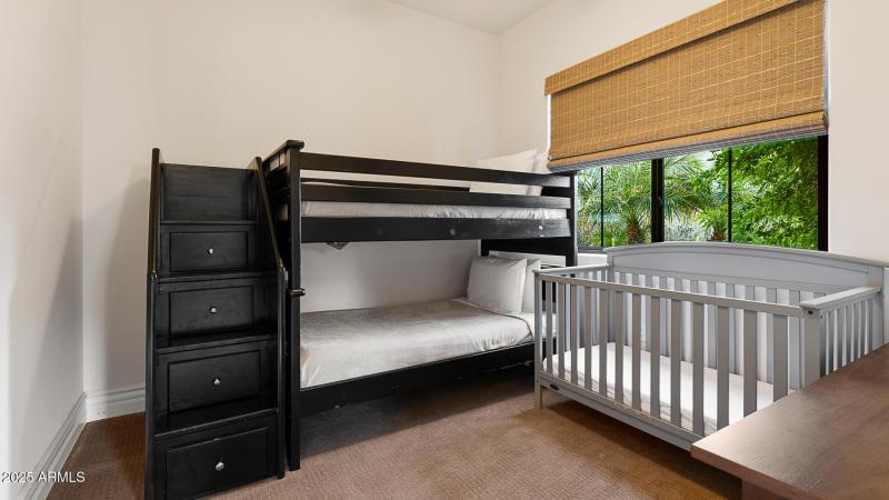 Entertainers-paradise-4-32