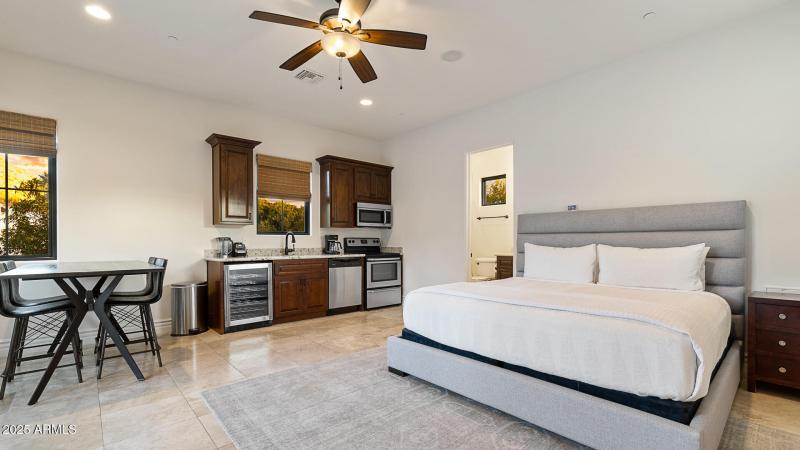 Entertainers-paradise-4-36