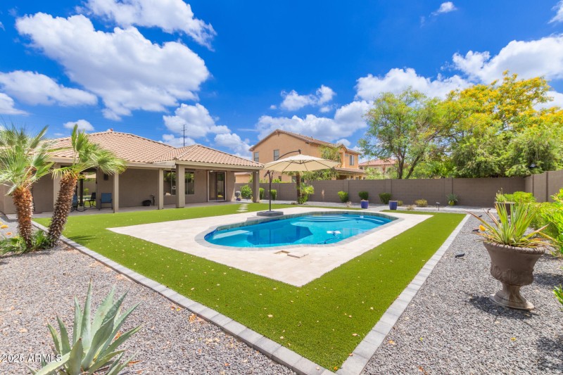 2111 E Yellowstone Pl