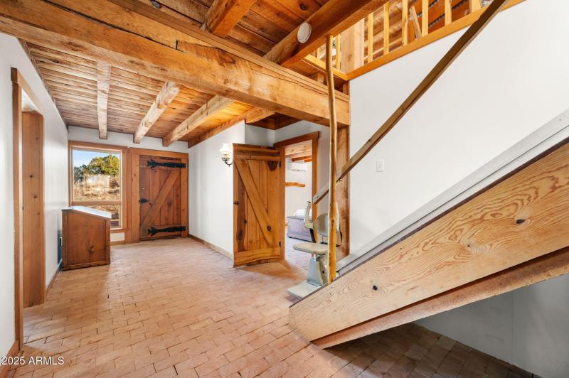 22-Stairs with Lift (2)