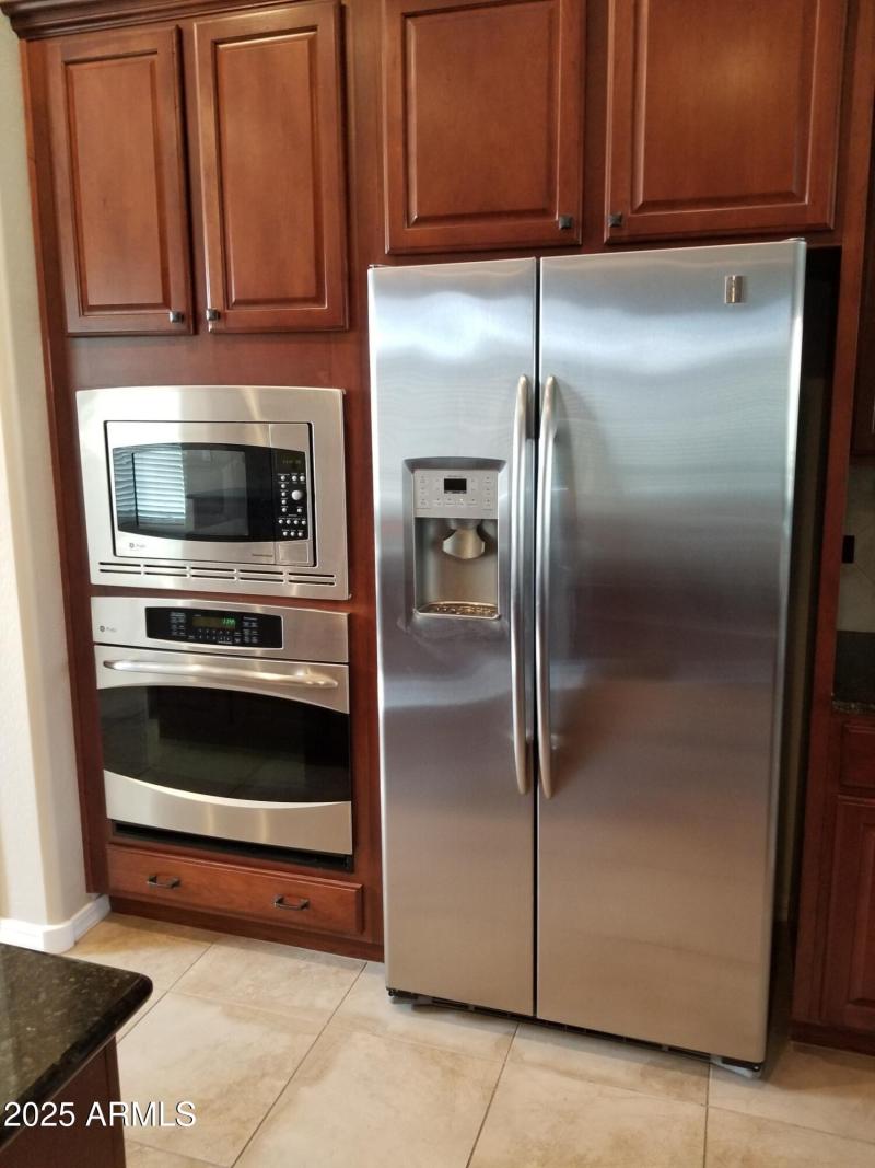 26824 W Potter Dr - frig,oven and micro