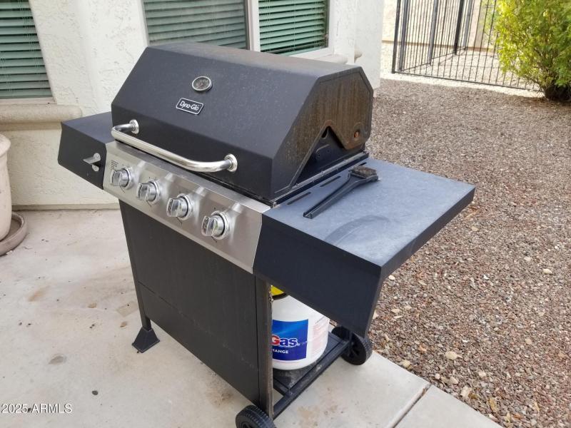 26824 W Potter Dr - BBQ