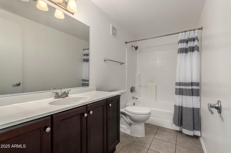 25 Bathroom 2