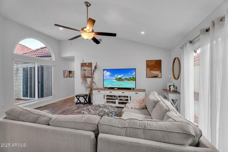 4-web-or-mls-1510 E Commerce Ave-5