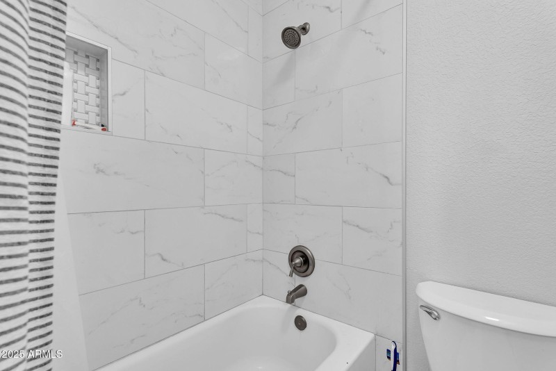 21-web-or-mls-1510 E Commerce Ave-25