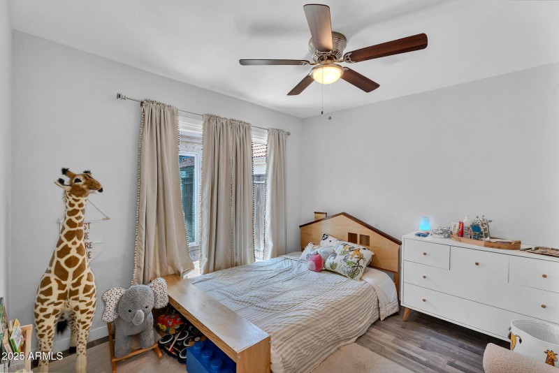 26-web-or-mls-1510 E Commerce Ave-17