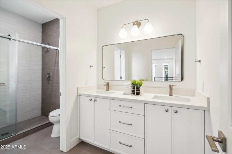 40-Bathroom 2