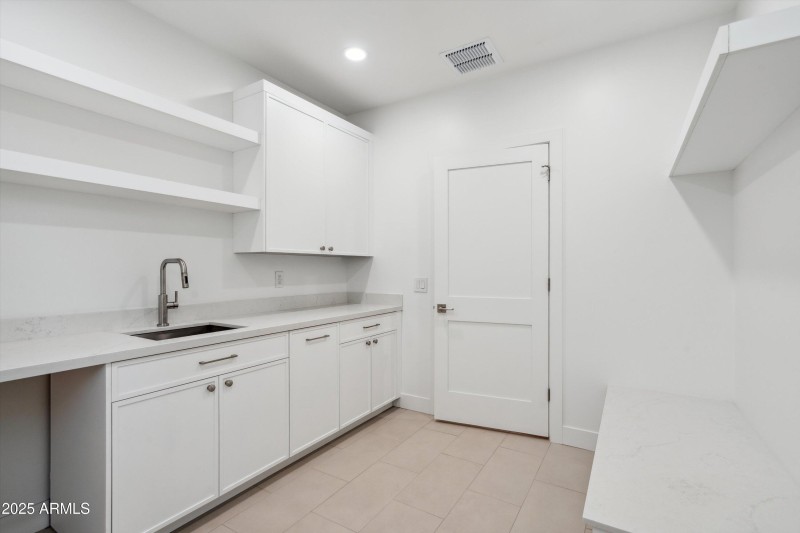 44-Laundry Room