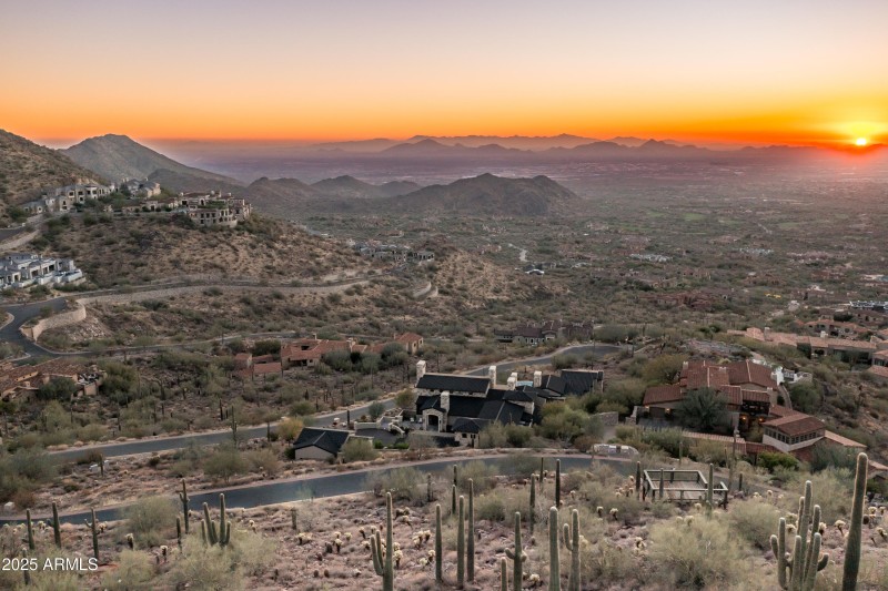 024_Sunset View Surrounding Homes