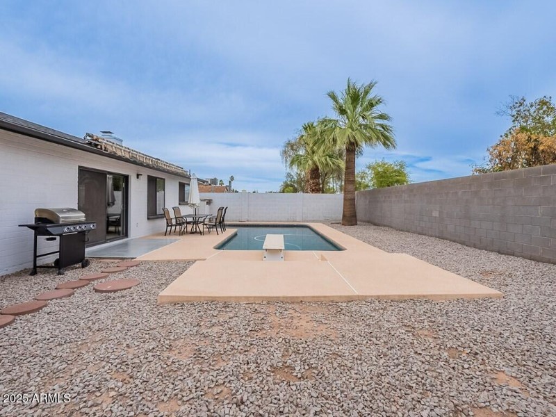 037_Back Yard Area