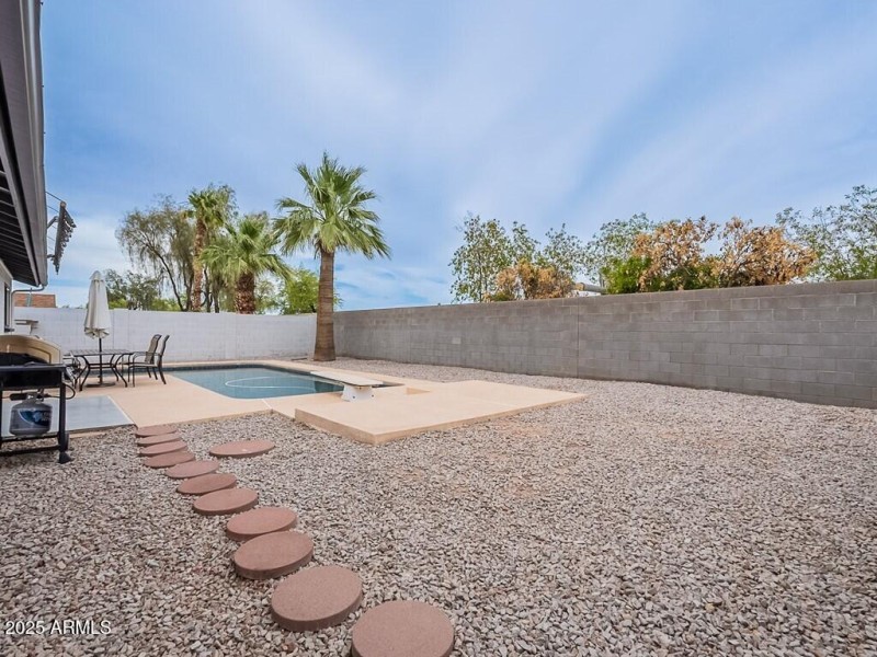 038_Back Yard Area
