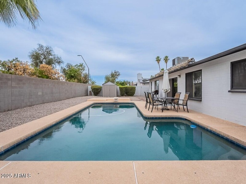 040_Pool Area